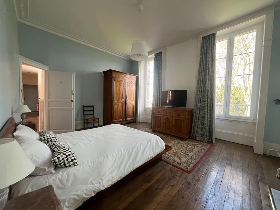 La Demeure De Margot - 24 Couchages Villa Villeneuve-sur-Yonne Bagian luar foto
