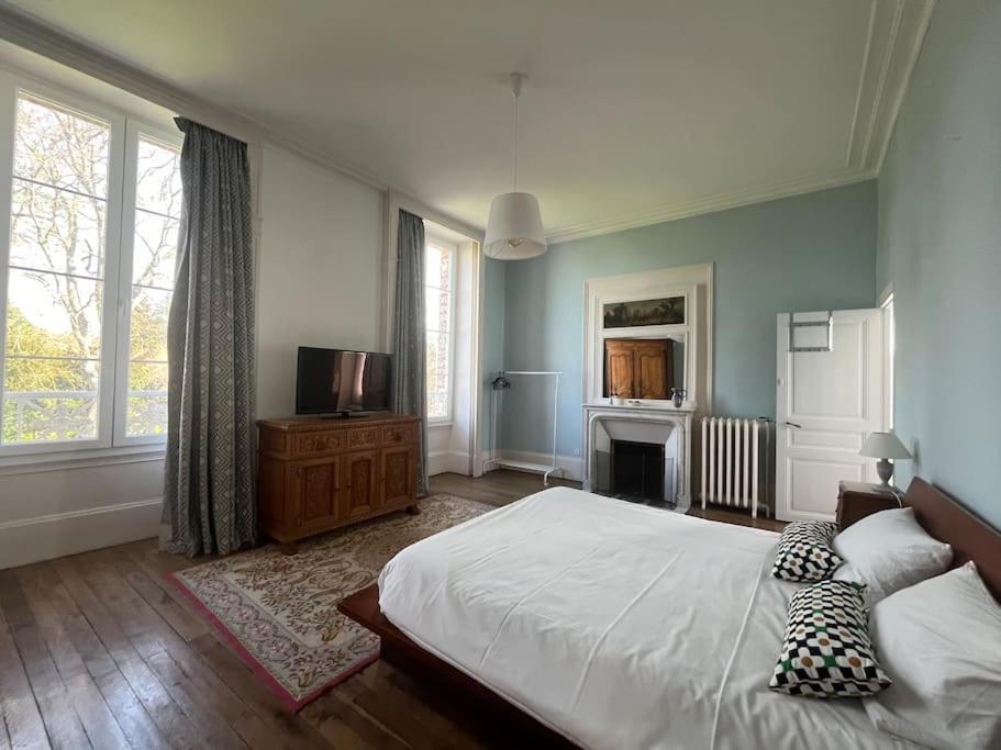 La Demeure De Margot - 24 Couchages Villa Villeneuve-sur-Yonne Bagian luar foto