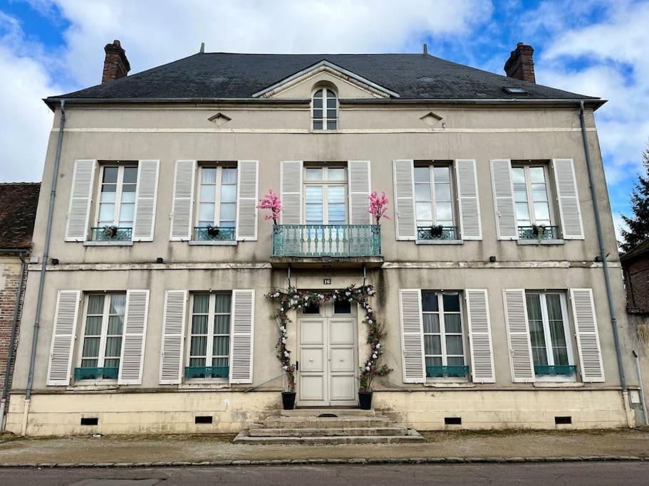 La Demeure De Margot - 24 Couchages Villa Villeneuve-sur-Yonne Bagian luar foto
