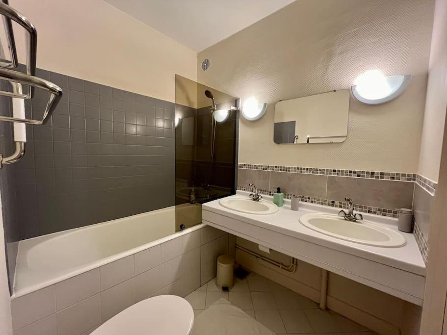 La Demeure De Margot - 24 Couchages Villa Villeneuve-sur-Yonne Bagian luar foto