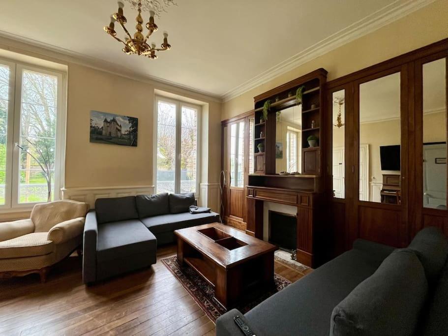 La Demeure De Margot - 24 Couchages Villa Villeneuve-sur-Yonne Bagian luar foto