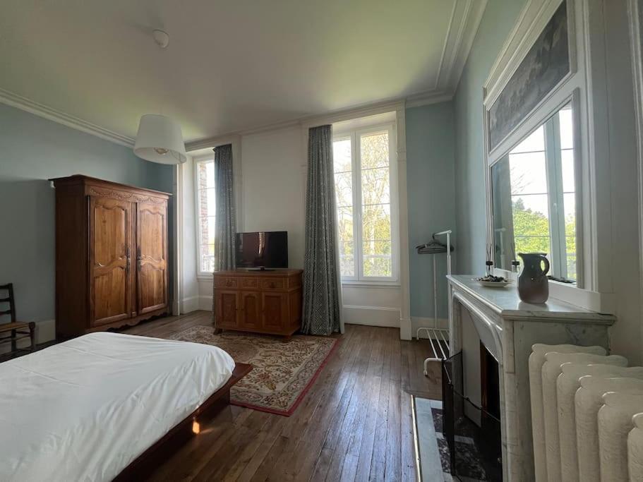 La Demeure De Margot - 24 Couchages Villa Villeneuve-sur-Yonne Bagian luar foto