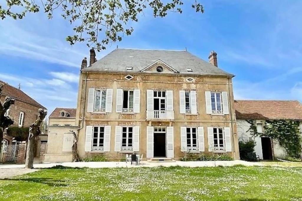 La Demeure De Margot - 24 Couchages Villa Villeneuve-sur-Yonne Bagian luar foto