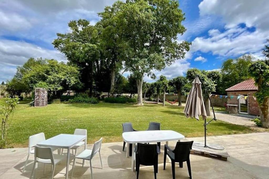 La Demeure De Margot - 24 Couchages Villa Villeneuve-sur-Yonne Bagian luar foto