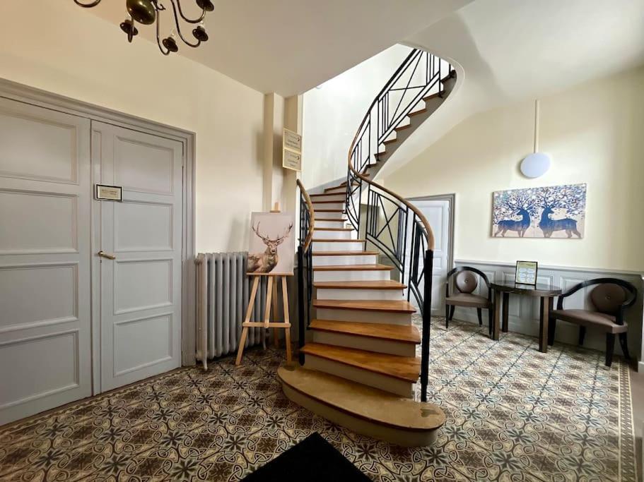 La Demeure De Margot - 24 Couchages Villa Villeneuve-sur-Yonne Bagian luar foto