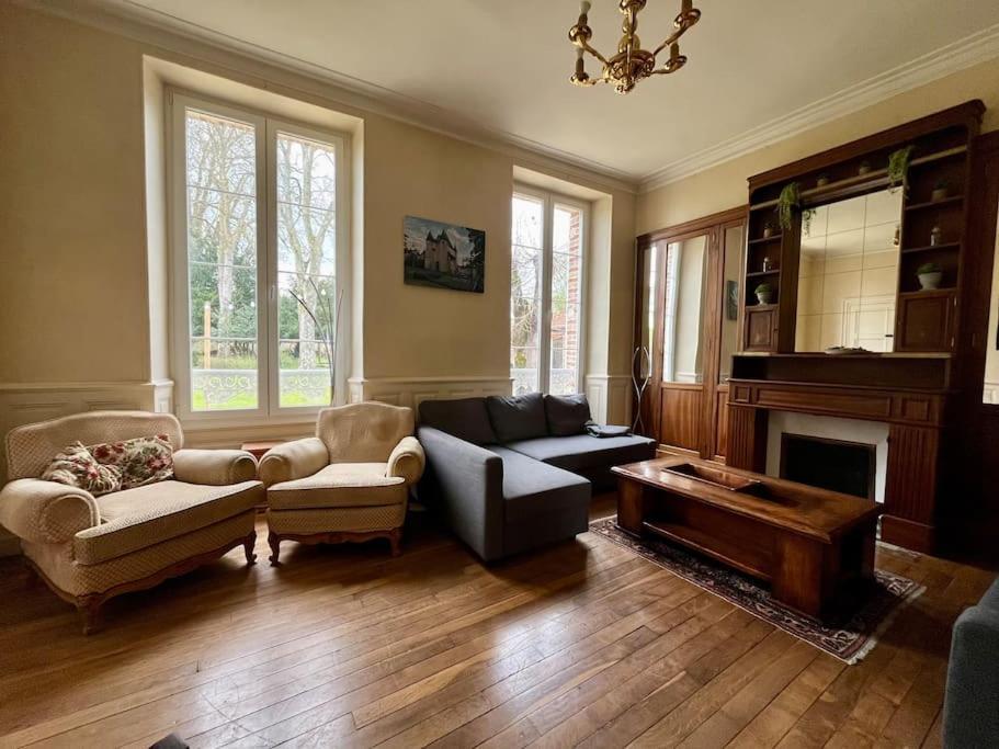 La Demeure De Margot - 24 Couchages Villa Villeneuve-sur-Yonne Bagian luar foto
