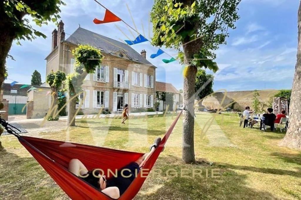 La Demeure De Margot - 24 Couchages Villa Villeneuve-sur-Yonne Bagian luar foto